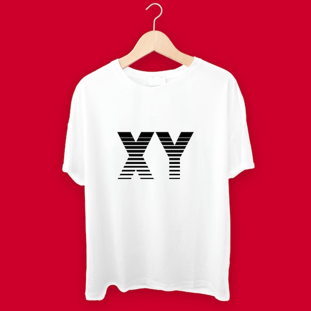 Diseño sencillo de camiseta de tela blanca y diseño de maqueta de camisa colgante blanca