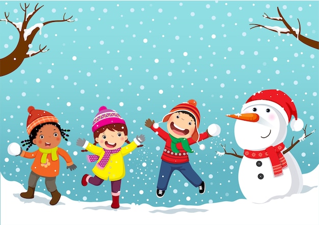 Diversión de invierno. Niños felices jugando en la nieve.