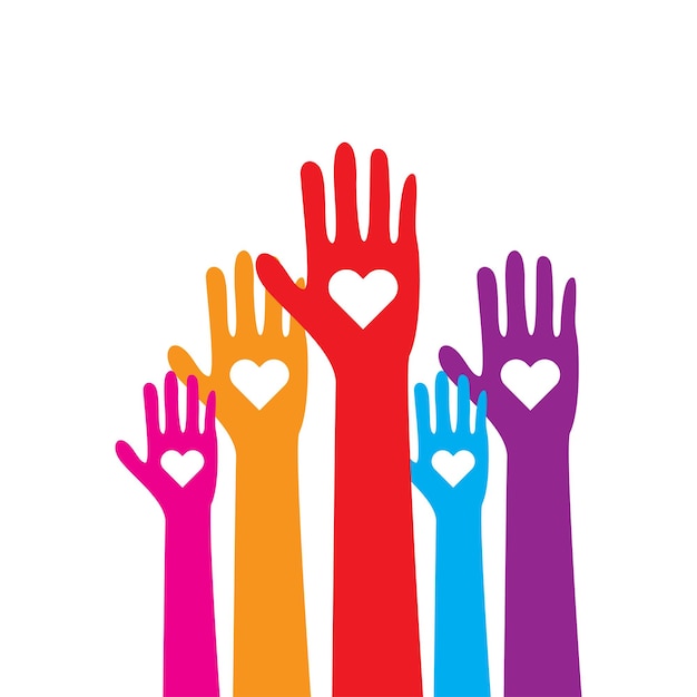 Diversos brazos coloridos con icono de corazón manos multiétnicas levantadas y vector de amor extendido