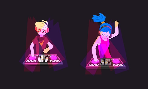 Dj tocando música electro progresiva en un set de discoteca DJ masculino y femenino haciendo música moderna en una consola de mezcla electrónica Ilustración vectorial de dibujos animados