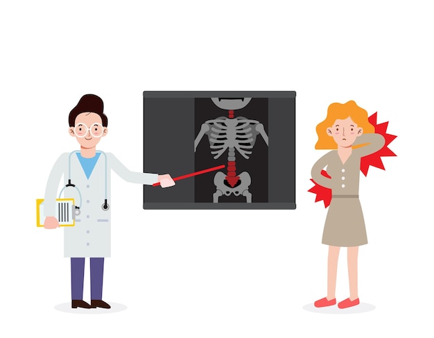 Doctor explicando los resultados de la tomografía computarizada de la columna vertebral a su paciente mujer que sufre y espalda baja