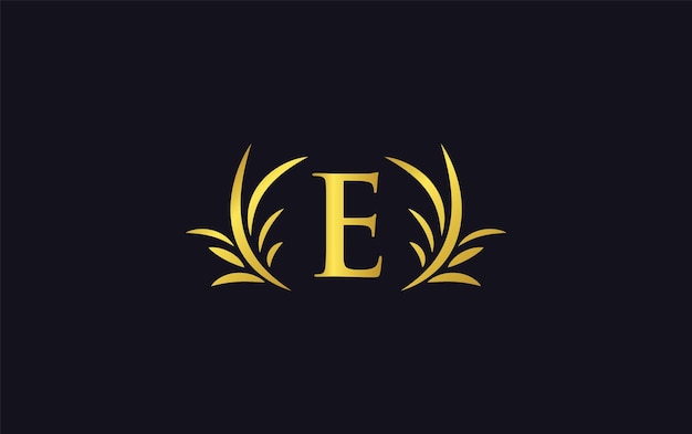 La elegante letra dorada del logotipo E