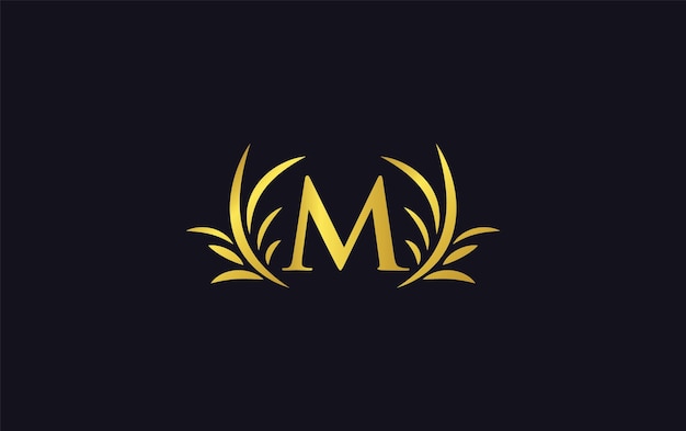 La elegante letra M del logotipo dorado