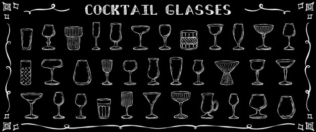 Elementos de vasos de bebidas y cócteles dibujados a mano en la pizarra Colección de vasos vacíos de garabateo simple
