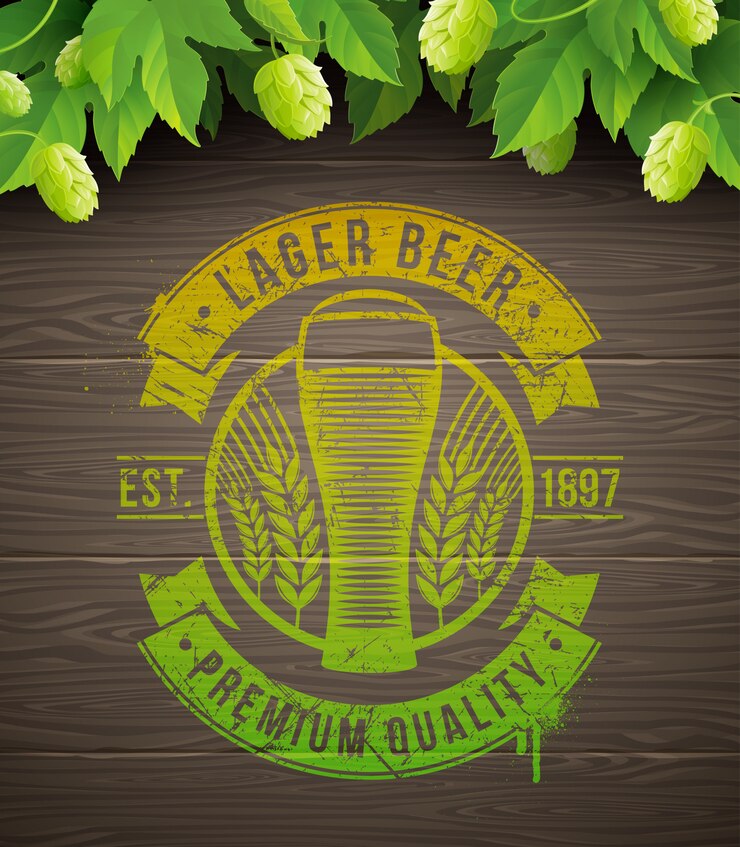 Vector emblema de cerveza pintado sobre superficie de madera y lúpulo maduro y hojas