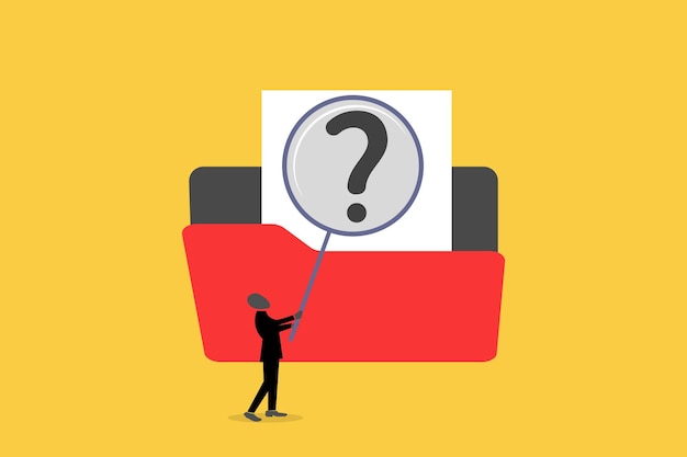El empleado utiliza una lupa para buscar el concepto de archivo de documentos, el almacenamiento y la indexación de datos del administrador de archivos.