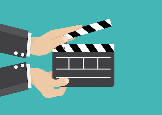 Empresario con película claqueta cine