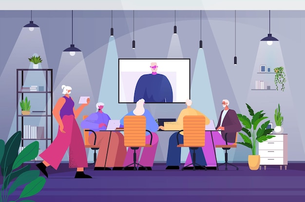 Empresarios senior que tienen una reunión de conferencia en línea empresarios de edad discutiendo con el líder durante la videollamada interior de la oficina horizontal ilustración vectorial de longitud completa