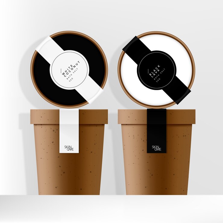 Envases de tarros o vasos de papel Kraft reciclado con etiquetas en blanco y negro de diseño minimalista
