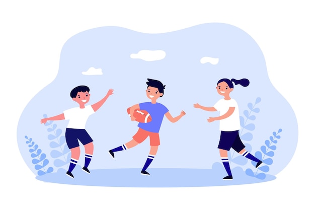 Equipo de niños jugando rugby o fútbol americano. niños y niñas corriendo en el campo con la ilustración de vector plano de bola. infancia, concepto de actividad deportiva para banner, diseño de sitio web o página de destino