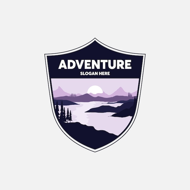 Un escudo con un paisaje y un logo para la aventura.