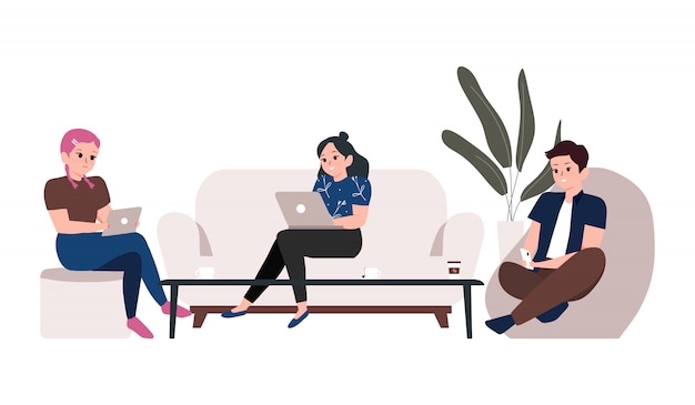 Espacio de trabajo conjunto e ilustración del concepto independiente. Jóvenes que trabajan en computadoras portátiles, teléfonos inteligentes y tabletas en el lugar de trabajo de la oficina moderna compartida