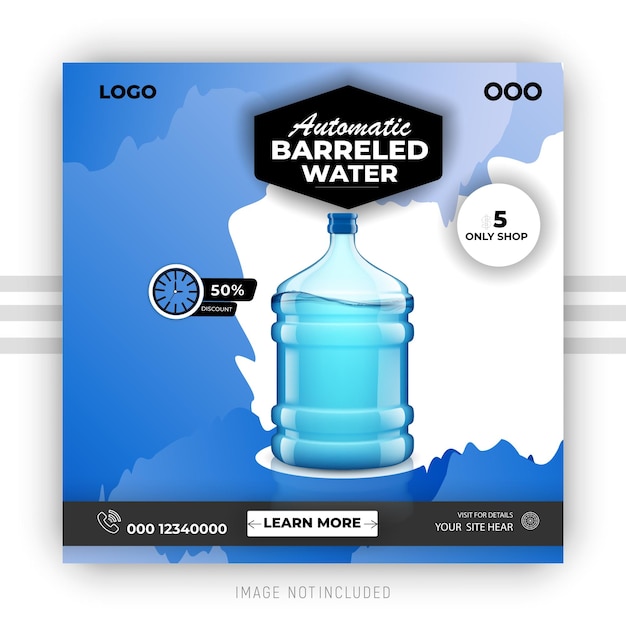 Una exhibición de botellas de agua de plástico para la venta para la venta