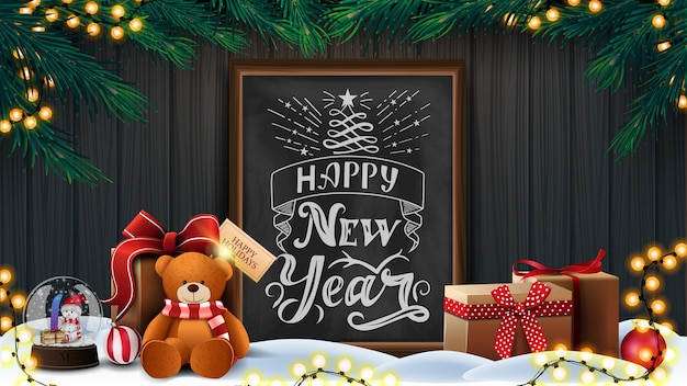 Vector feliz año nuevo con pared de madera, ramas de árboles de navidad, guirnaldas, pizarra con letras y regalos