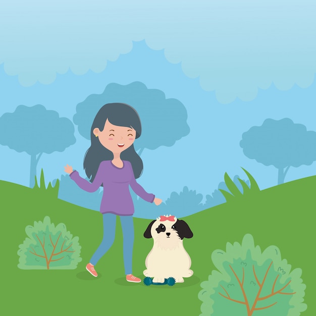 Feliz niña y perro con juguete en el parque de cuidado de mascotas