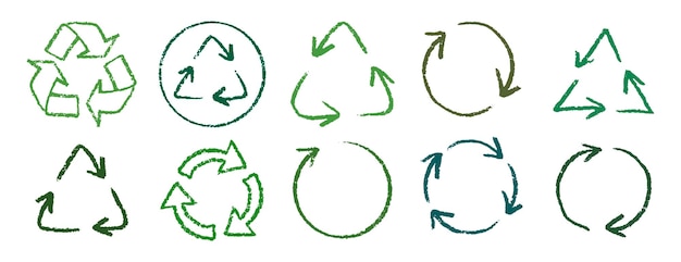 La flecha de reciclaje es un icono de línea de lápiz dibujado a mano, un conjunto de lápices de colores verdes, la flecha de recycling es un ícono de tiza, un dibujo vectorial.
