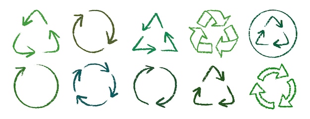 La flecha de reciclaje es un icono de línea de lápiz dibujado a mano, un conjunto de lápices de colores verdes, la flecha de recycling es un ícono de tiza, un dibujo vectorial.