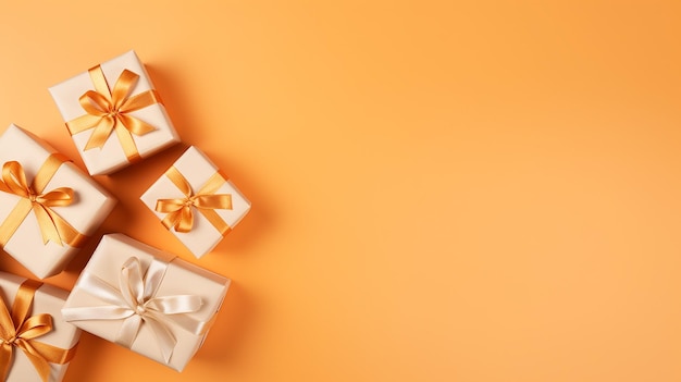 Fondo amarillo Caja de regalo naranja de Navidad y arco de cinta dorada visto desde arriba para el texto Feliz Navidad Feliz Año Nuevo y temporada de Viernes Negro Banner horizontal sitio web Ilustración vectorial