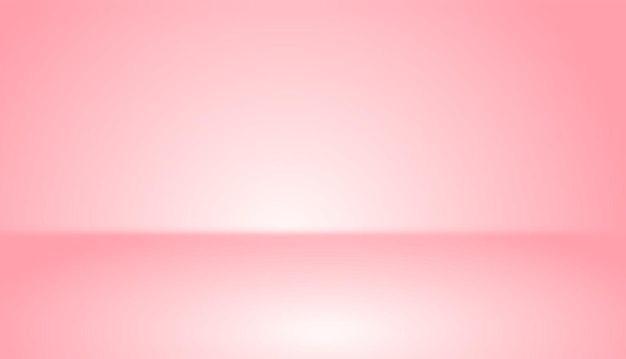 El fondo de la habitación del estudio es de color rosa suave.