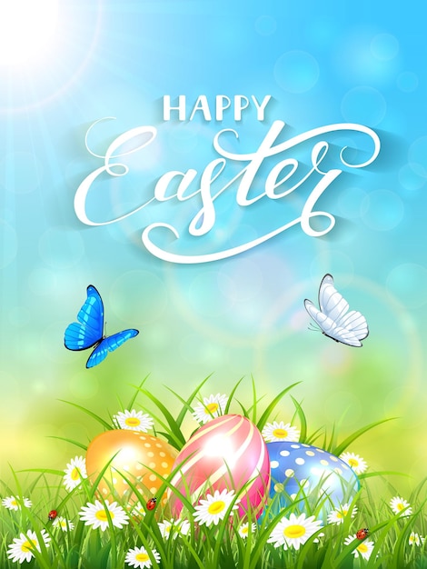Fondo de naturaleza azul con rayos de sol y letras Felices Pascuas, mariposas voladoras y tres coloridos huevos de Pascua sobre hierba y flores, ilustración.