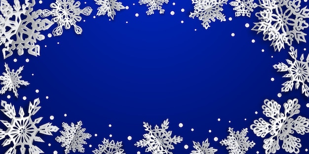 Fondo de Navidad con copos de nieve de papel de volumen con sombras suaves sobre fondo azul.
