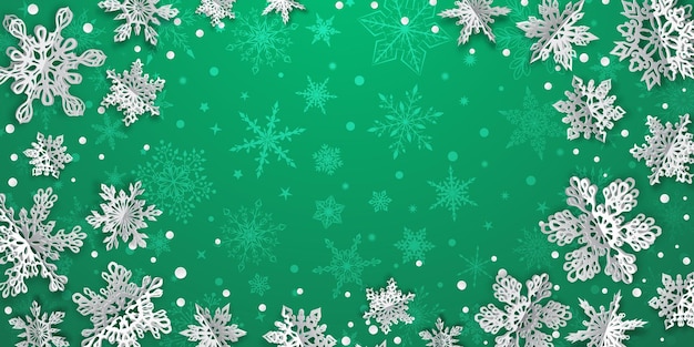 Fondo de Navidad con copos de nieve de papel de volumen con sombras suaves sobre fondo verde