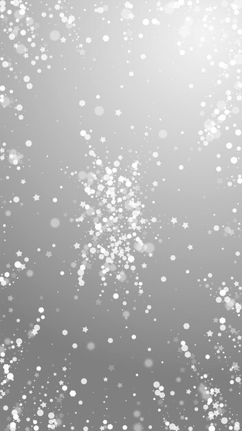 Fondo de Navidad de estrellas mágicas. Sutiles copos de nieve voladores y estrellas sobre fondo gris. Adorable plantilla de superposición de copo de nieve de plata de invierno. Ilustración vertical simétrica.
