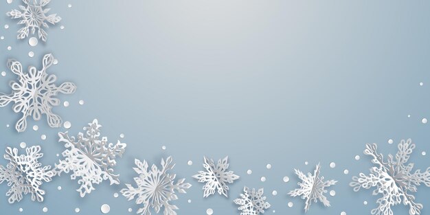 Fondo navideño con copos de nieve de papel volumétrico con sombras suaves sobre fondo azul claro