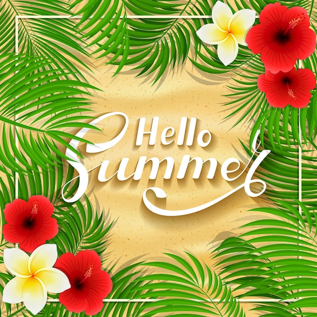 Vector fondo de verano con palmeras y flores hawaianas letras hola verano con hibisco frangipani y hojas de palma en la ilustración de fondo de arena