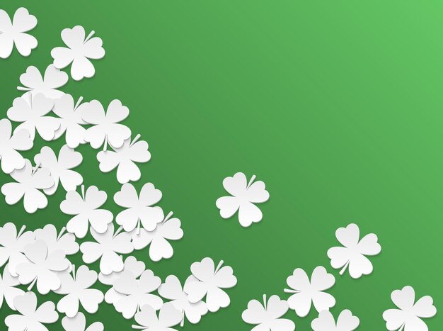 Fondo verde del día de San Patricio con hojas de corte de papel blanco plano de cuatro hojas de trébol