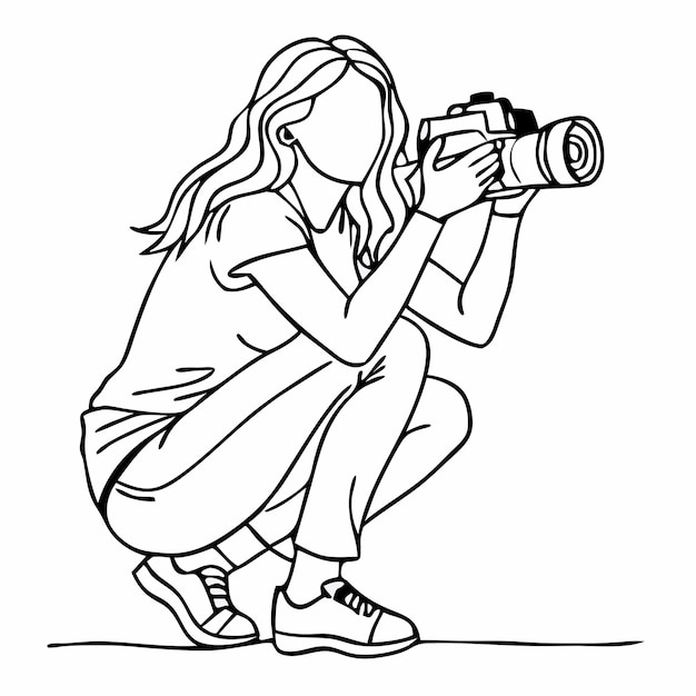 una foto en blanco y negro de una mujer tomando una foto con una cámara