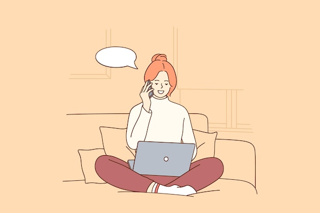 Freelance, trabajo en línea, concepto de trabajo distante. personaje de dibujos animados de niña positiva sentada con teléfono y computadora portátil y trabajando desde casa como autónomo o estudiante que estudia desde casa