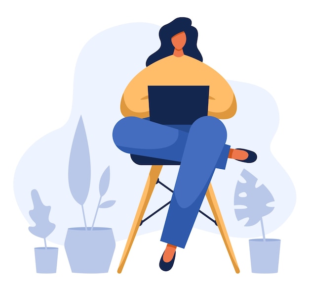 Freelancer escribiendo en su cuaderno