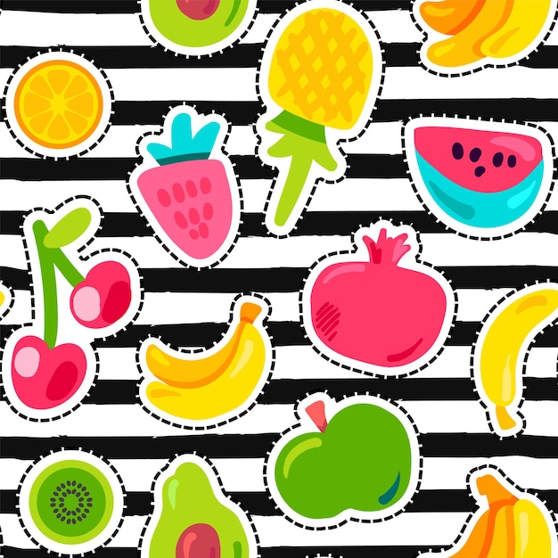 Frutas exóticas en rayas de patrones sin fisuras. Fruta de verano, cereza sobre rayas blancas y negras