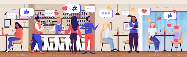 gente bebiendo cócteles red social redes chat burbuja comunicación digital adicción concepto mezclar raza visitantes utilizando la aplicación móvil en línea moderno pub interior boceto integral horizontal