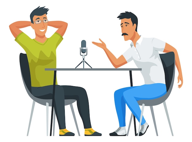 Gente grabando podcast en un estudio de radio Anfitrión de radio masculino entrevistando a un invitado