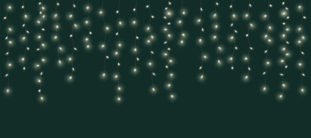 Guirnalda de Navidad aislada sobre un fondo transparente bombillas amarillas brillantes con chispas de Navidad