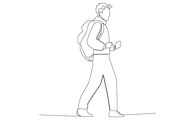 Un hombre caminando mientras camina con su mochila en una línea.