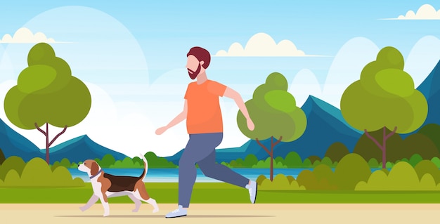 Hombre corriendo con perro guy entrenamiento entrenamiento concepto de pérdida de peso verano parque paisaje fondo integral horizontal