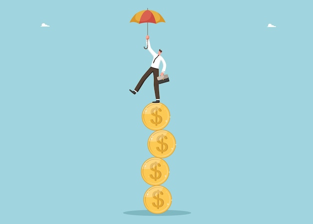 Hombre equilibrado en una pila de monedas