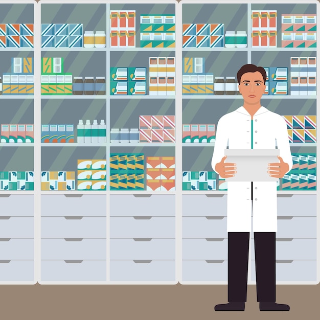 Hombre farmacéutico con caja en sus manos en una farmacia frente a los estantes con medicamentos