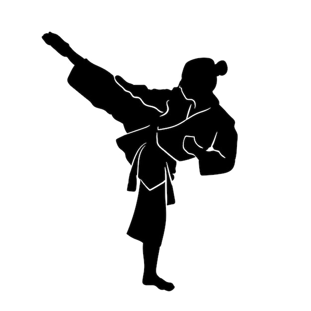 Hombre en kimono entrenando karate