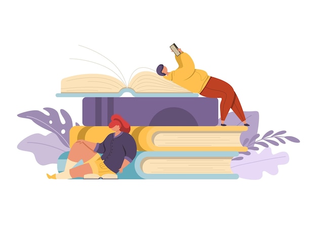 Un hombre y una mujer jóvenes y elegantes están sentados y acostados en una pila de libros gigantes y leyendo