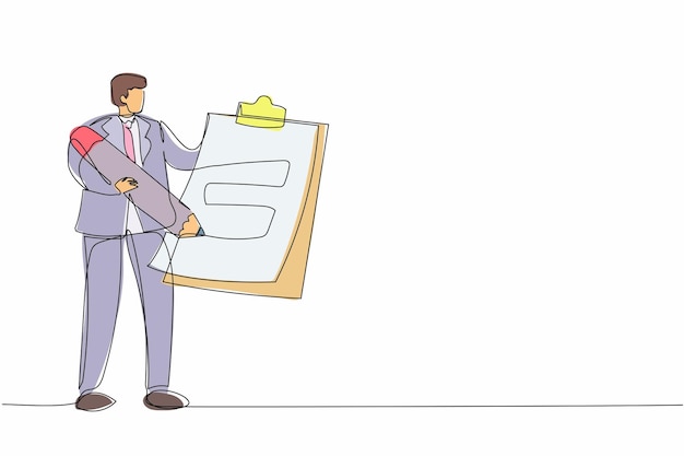 Un hombre de negocios de dibujo continuo de una línea de pie y sosteniendo un clipboard con ilustración de lista de comprobación