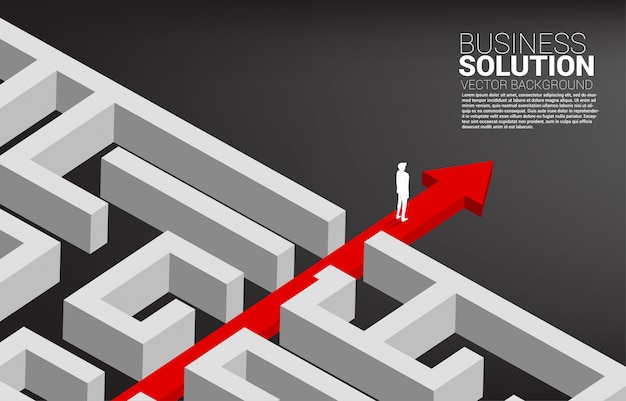 El hombre de negocios que se coloca en la ruta roja de la flecha estalla del laberinto. concepto de negocio para resolución de problemas y estrategia de solución.