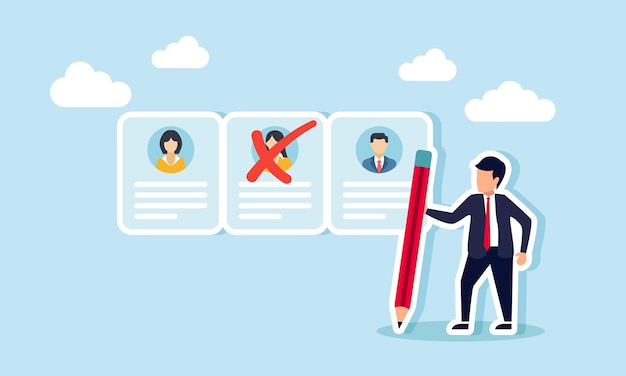 Un hombre de negocios revisando los perfiles de los empleados mientras sostiene un lápiz