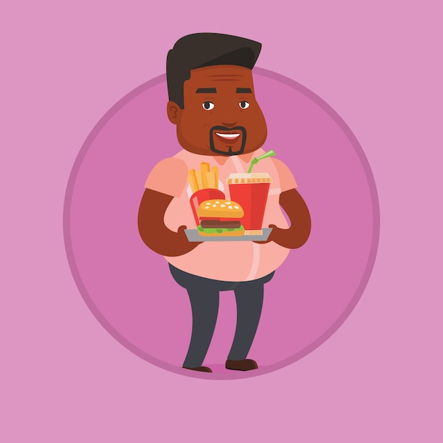 Hombre que sostiene la bandeja llena de comida rápida.