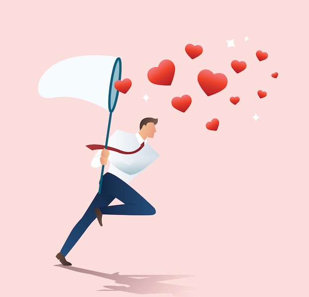 hombre sosteniendo una red de mariposa tratando de atrapar el corazón
