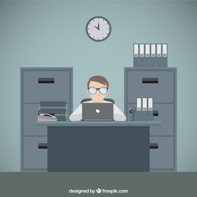 Hombre trabajando en su ordenador