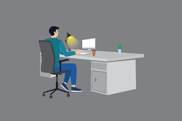 Hombre trabajando hasta tarde en su escritorio